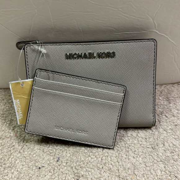 NEW!!! Women’s Michael Kors Jet Set Travel Wallet with Slim Card Case Cement